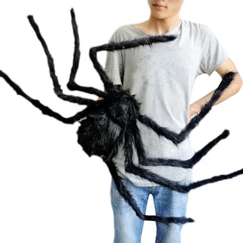 Супер голям плюшено паяк от тел и плюшени черно и разноцветного цветове за украса на парти или на Хелоуин